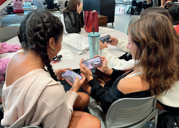 Juniors Isabella Raines and Nikoleta Zervas spend their lunch period playing Dress to Impress. 